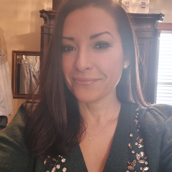 Meet your Posher, Jennifer - Picture 3 of 3